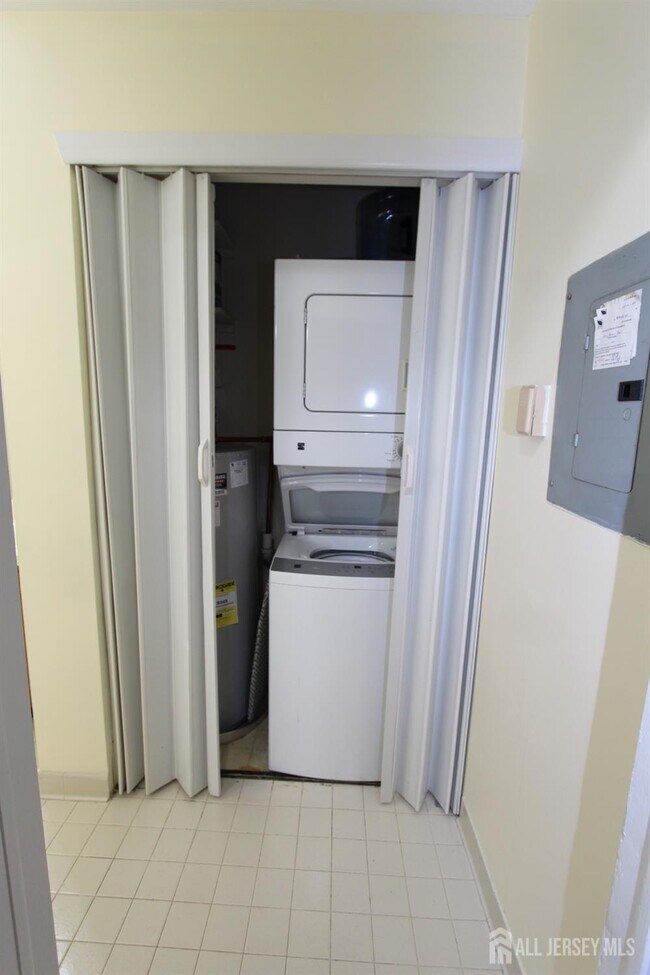 Building Photo - 5012 Ravens Crest Dr