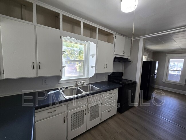 Building Photo - 518 Kern St