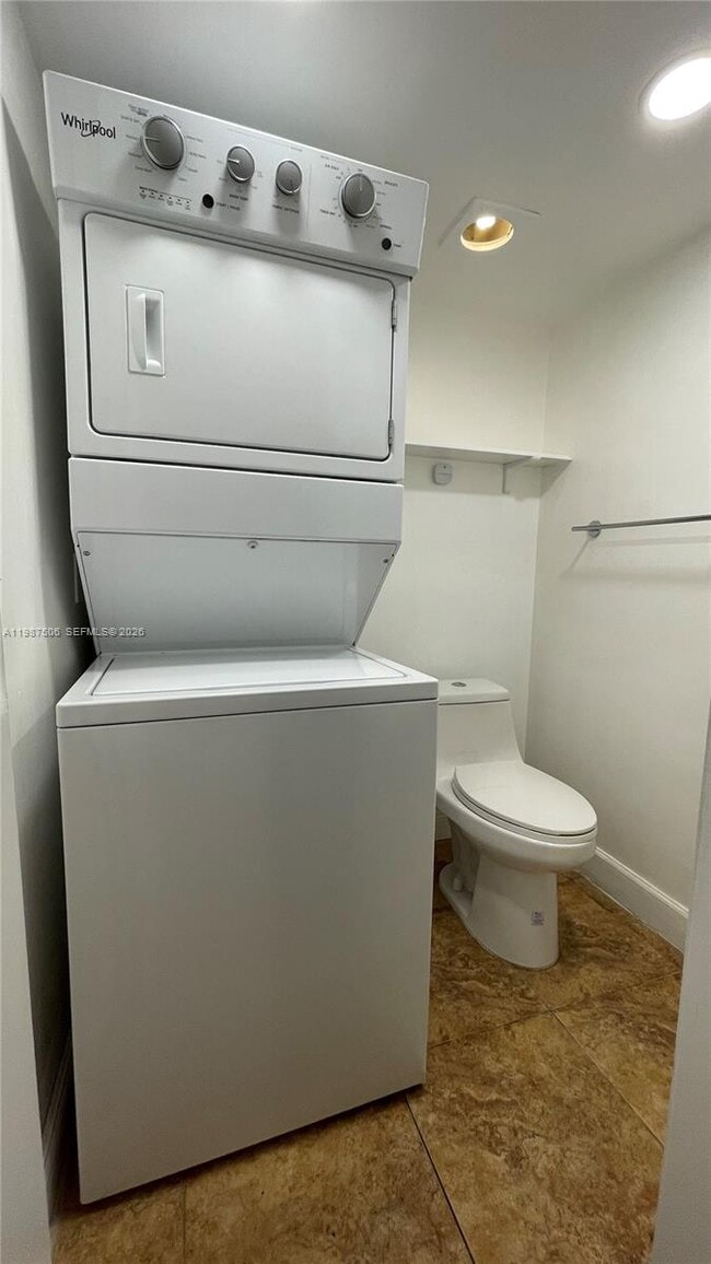 Building Photo - 9240 Fontainebleau Blvd