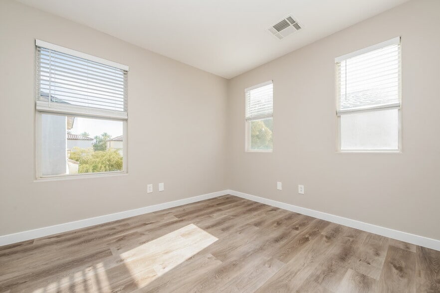 Building Photo - 8325 New Leaf Ave