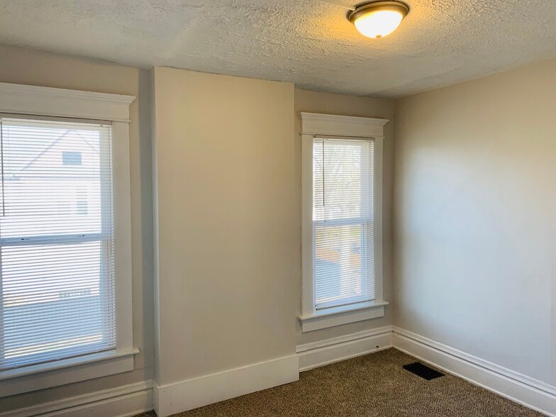 Building Photo - 264 Miller Ave