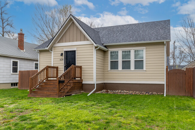 Primary Photo - 620 Broadwater Ave