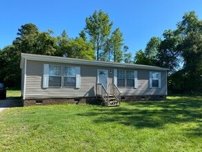 Building Photo - FOR RENT - Love the country?  Love to hunt?  If so, this one is for you!