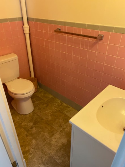 Building Photo - 18 Clearview Ave