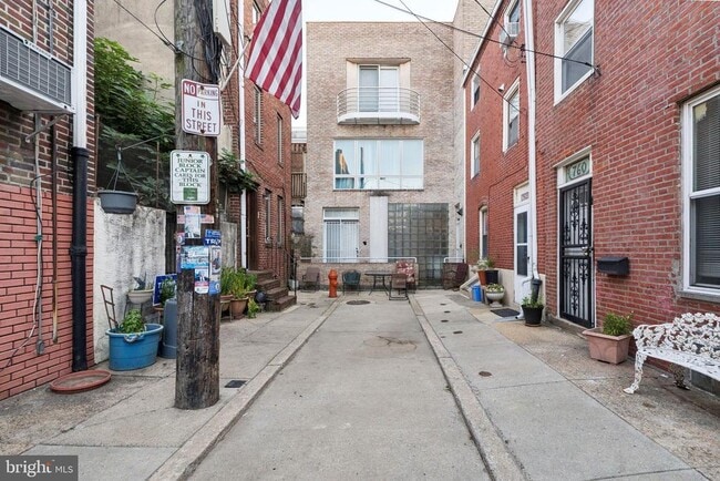Building Photo - 760 S Sheridan St