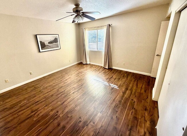 Building Photo - 2bd townhouse in Winterhaven