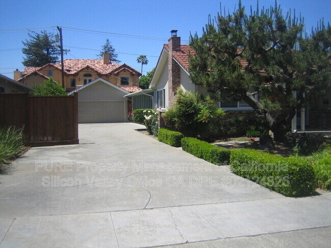 Building Photo - 1599 Phantom Ave