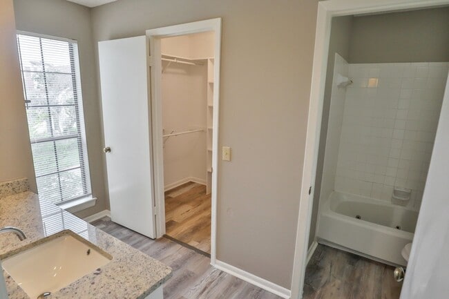 Building Photo - 2255 Thousand Oaks Dr