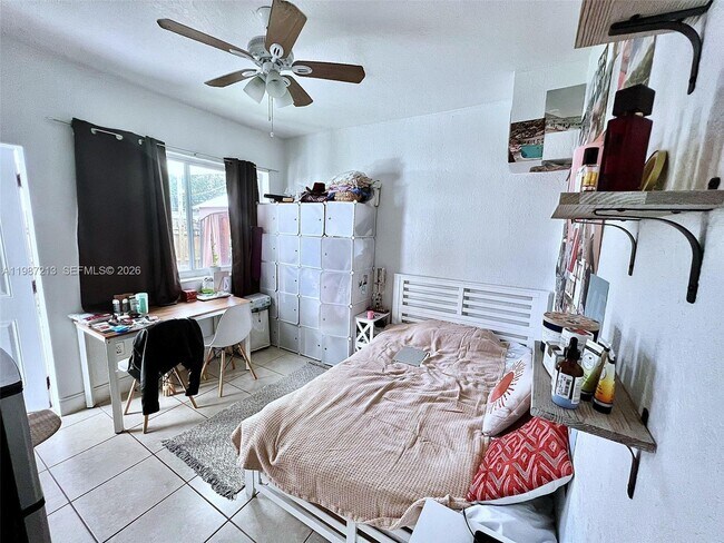 Building Photo - 2040 NE 183rd St