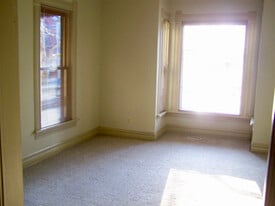 Building Photo - 804 Summit St