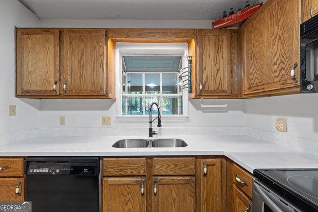 Building Photo - 127 Circle H Dr