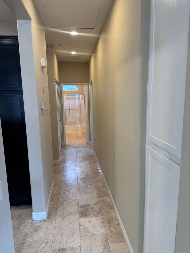 Building Photo - Beautiful 2 Bedroom/2 Bathroom + Bonus Room in Gated Community