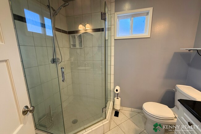 Building Photo - Beautifully Updated 3 Bedroom Home in Sout...