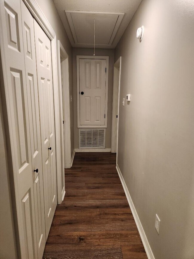 Building Photo - 9321 Champion Cir S