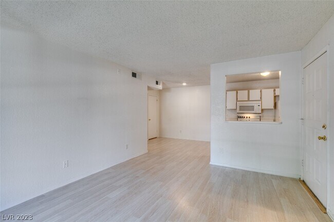 Building Photo - 221 Mission Newport Ln