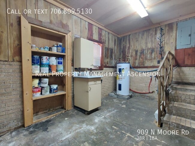 Building Photo - 909 N Moore Rd