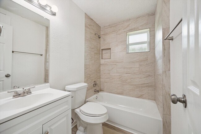 Building Photo - 5111 Clover St