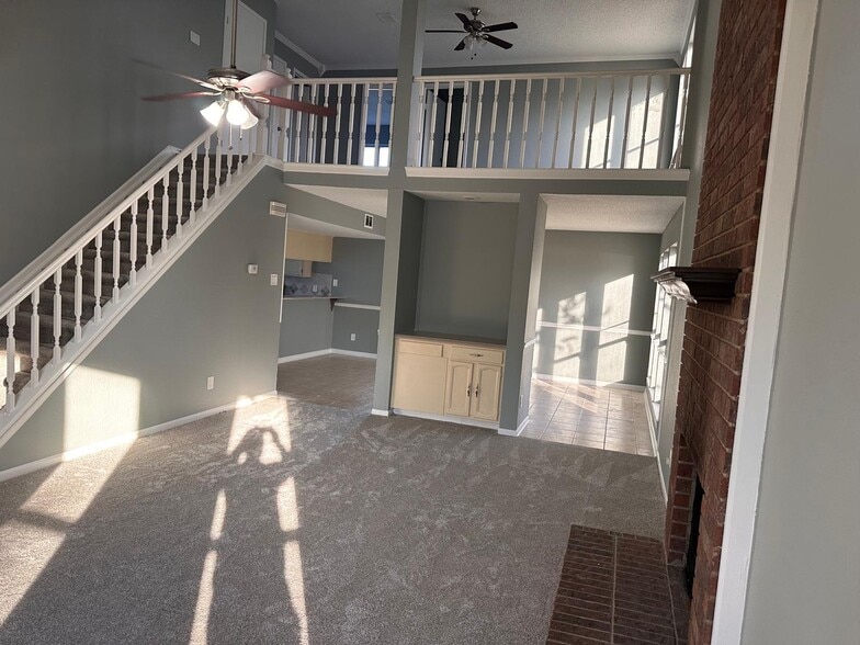 Building Photo - 2401 Forestmeadow Dr