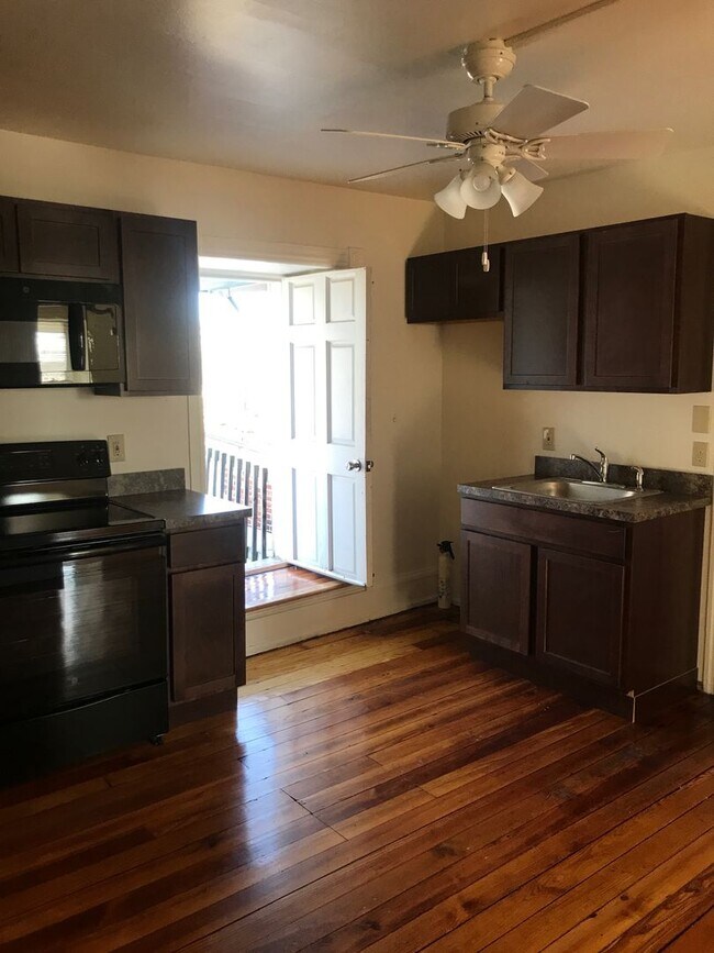 Building Photo - 139 N 10th St