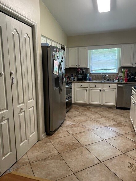 Building Photo - 1319 Blakemore Ct E