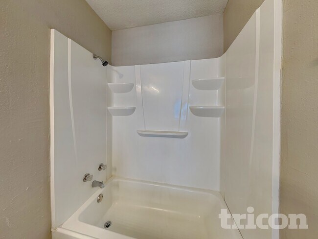 Building Photo - 10218 Basin Field Dr