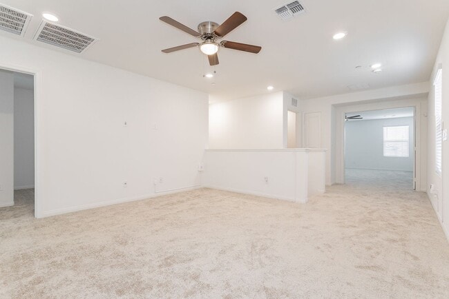 Building Photo - Fairly New Gorgeous SMART House!