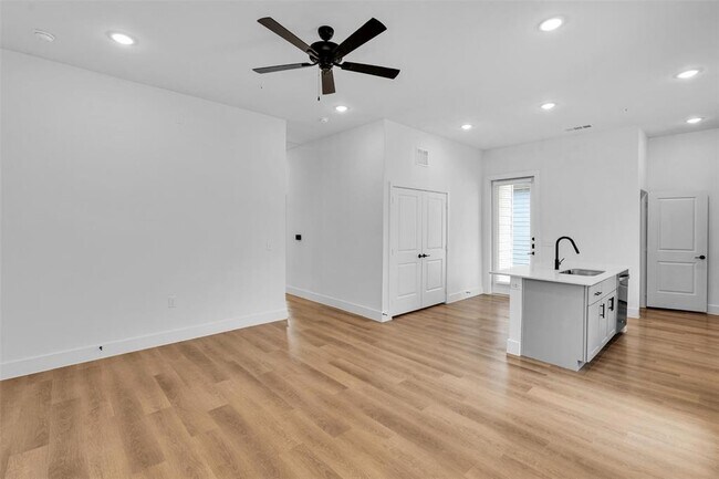 Building Photo - 1438B Forward Dr
