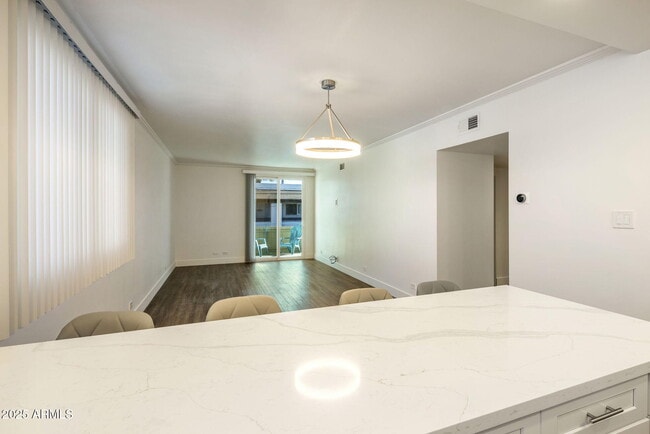 Building Photo - 6936 E 3rd St