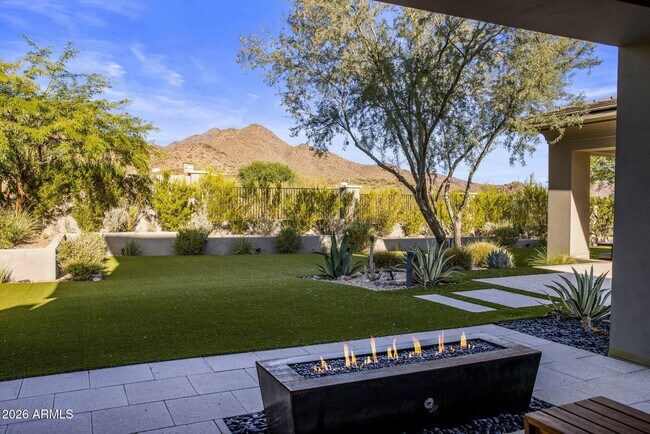 Building Photo - 10110 E Siesta Ln