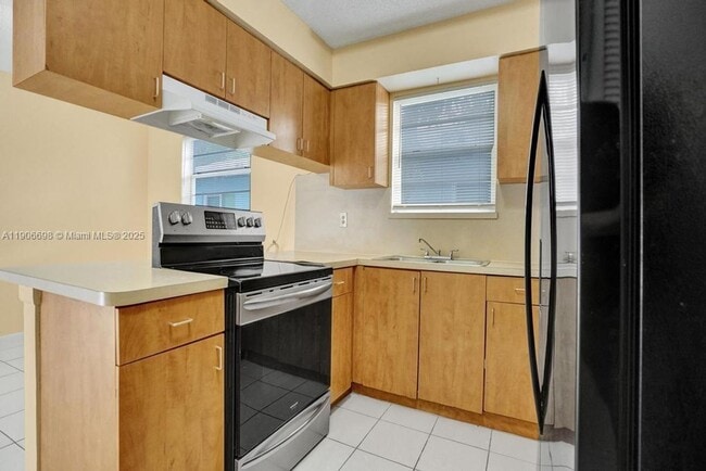 Primary Photo - 2444 Raleigh St