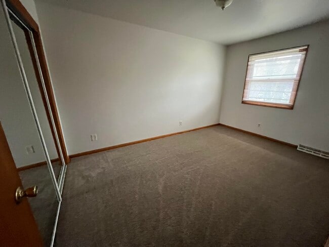 Building Photo - 8142 W Howard Ave