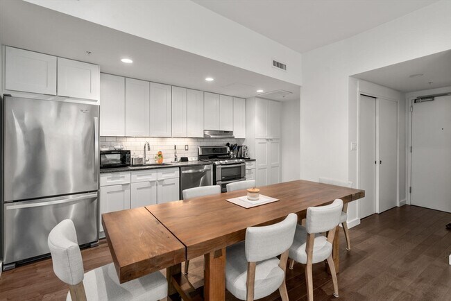 Building Photo - 126 Salem St