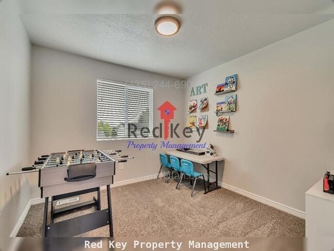 Building Photo - Geneva Way Single Family Home