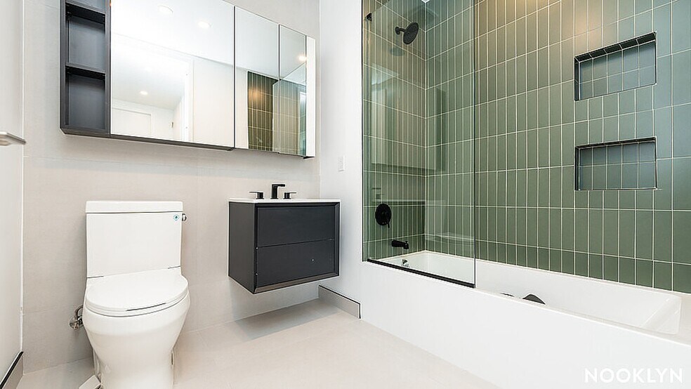 Building Photo - 527 Grand Ave