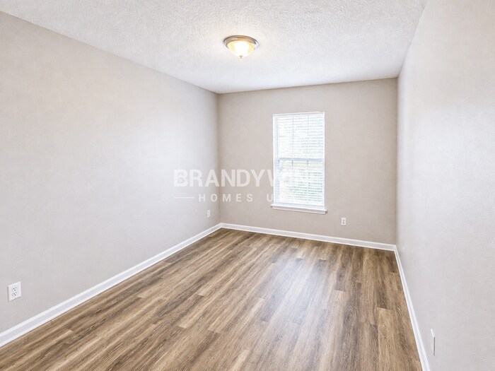 Building Photo - 7768 Rockridge Dr W