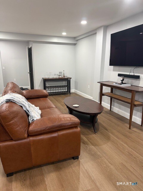 Building Photo - 887 Farmington Ave