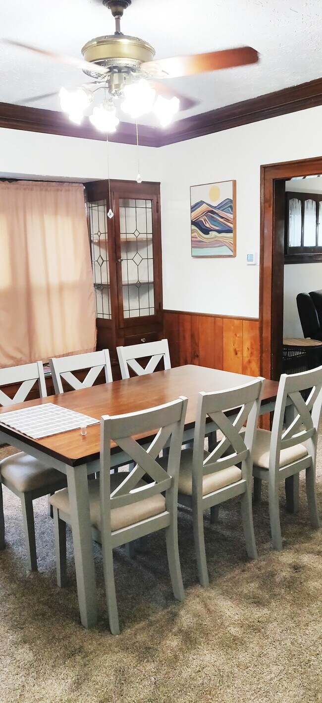 Dinning room - 2508 E 124th St