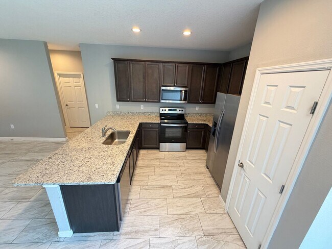 Building Photo - Adorable 3 Bedroom / 2 Bathroom Home in Palm Bay!!
