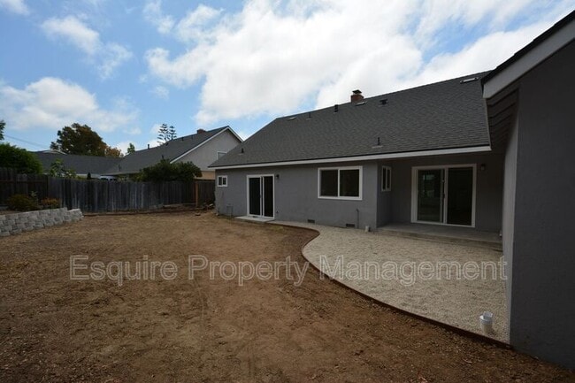 Building Photo - 283 Calle Higuera
