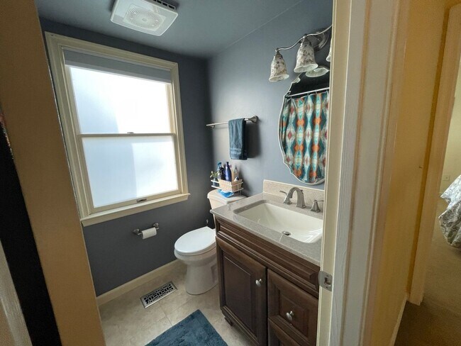 Building Photo - 727 Macphail Ct S