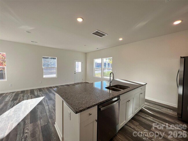 Building Photo - 574 N Broad St