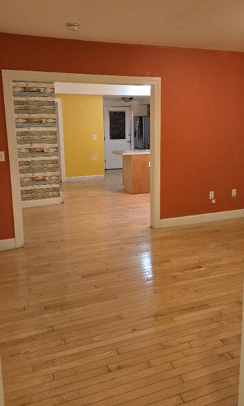 Primary Photo - 41 Pine St