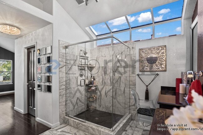 Building Photo - 2927 Sorrento Way