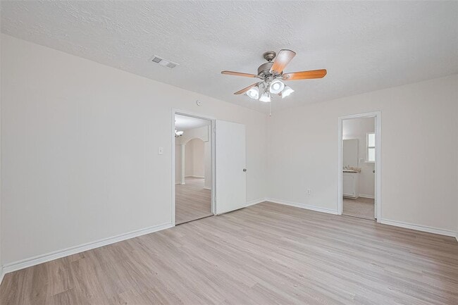 Building Photo - 5323 Forest Dr