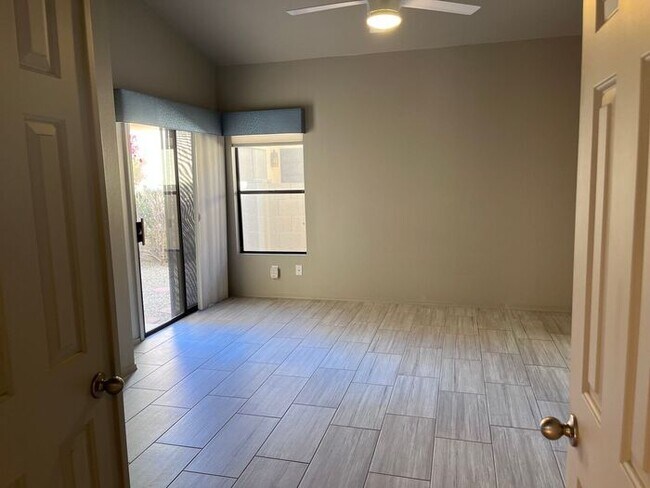 Building Photo - Adorable light and bright! 3Bedroom/2Bath Scottsdale Home!