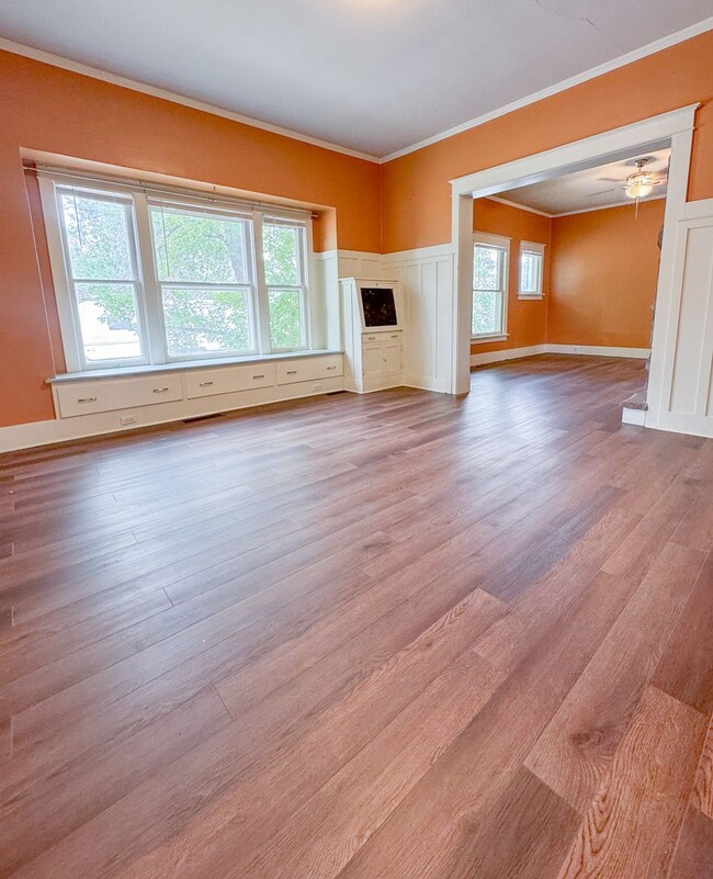 Building Photo - 2 BED/ 2 BATH SINGLE FAMILY HOME