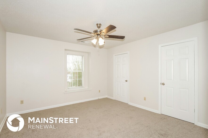 Building Photo - 5530 Oak Branch Cir N