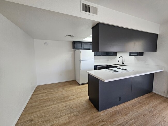 Building Photo - 1 Bedroom Condo - Old Town Scottsdale/ASU ...