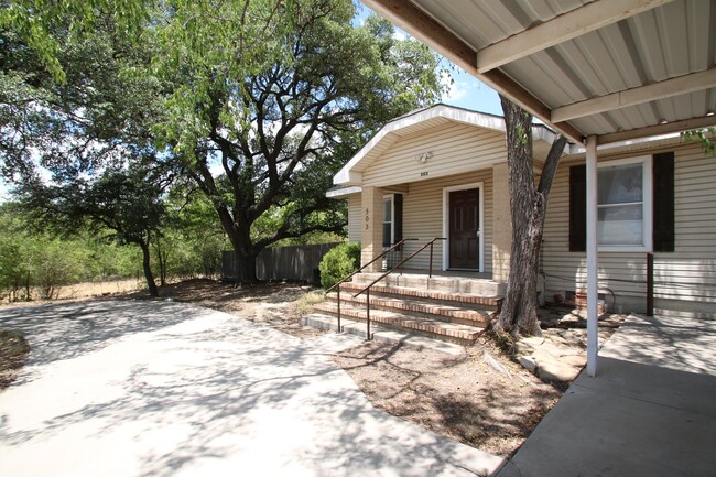 Building Photo - Charming 2 Bedroom 2 Bath House w/ Bonus R...