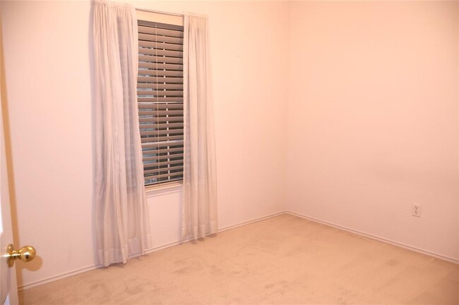 Building Photo - 3120 Cohoba Dr
